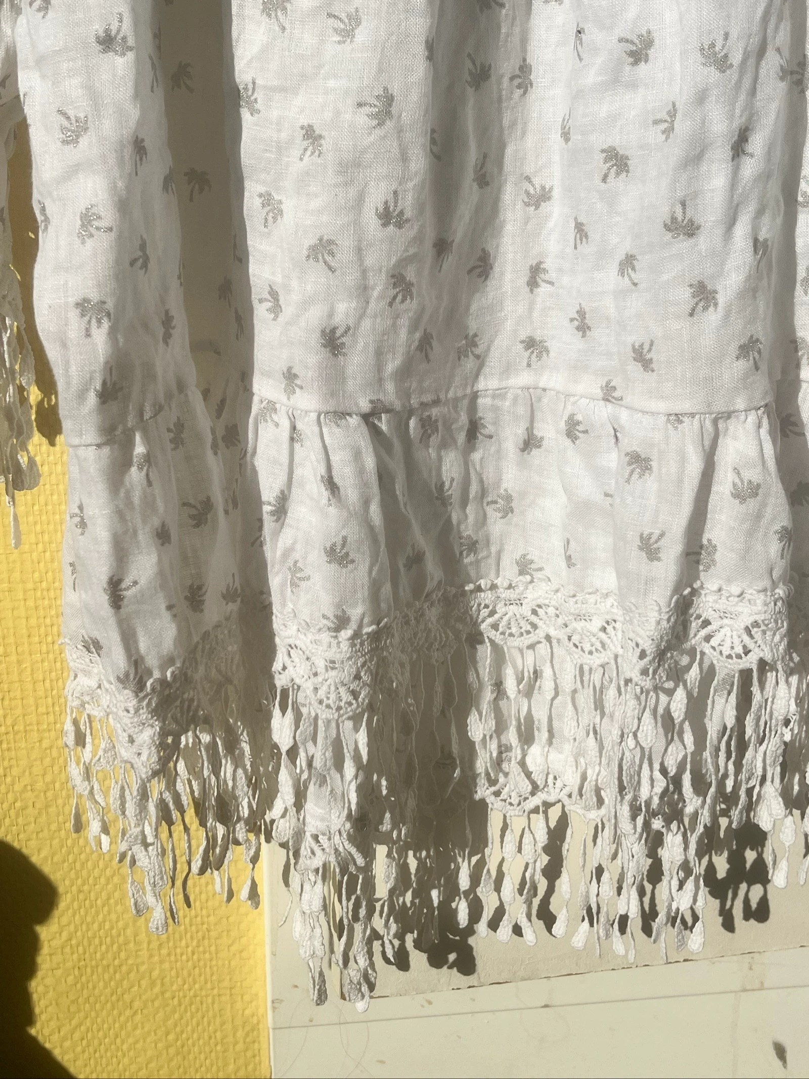Witte bohemien blouse met franjes en zilveren palmboom motief – photo 4